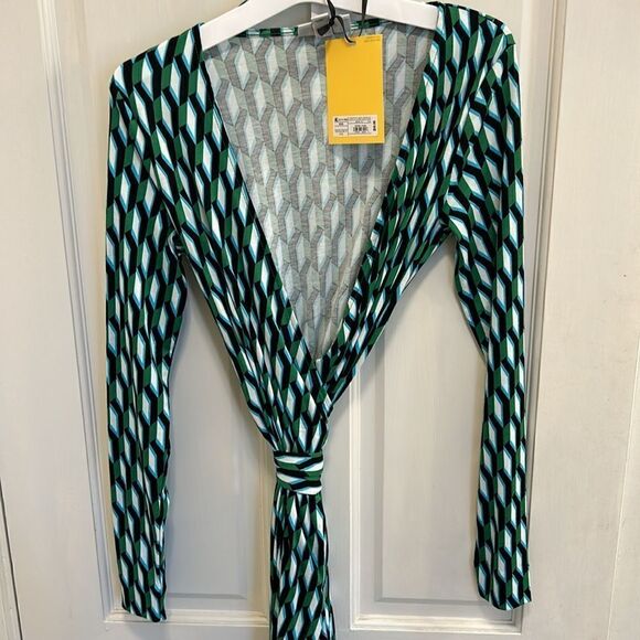 DVF Green Geometric Print Wrap Dress 👗 Chic & Polished! Great for Travel 🧳 ✈️ - Picture 15 of 17